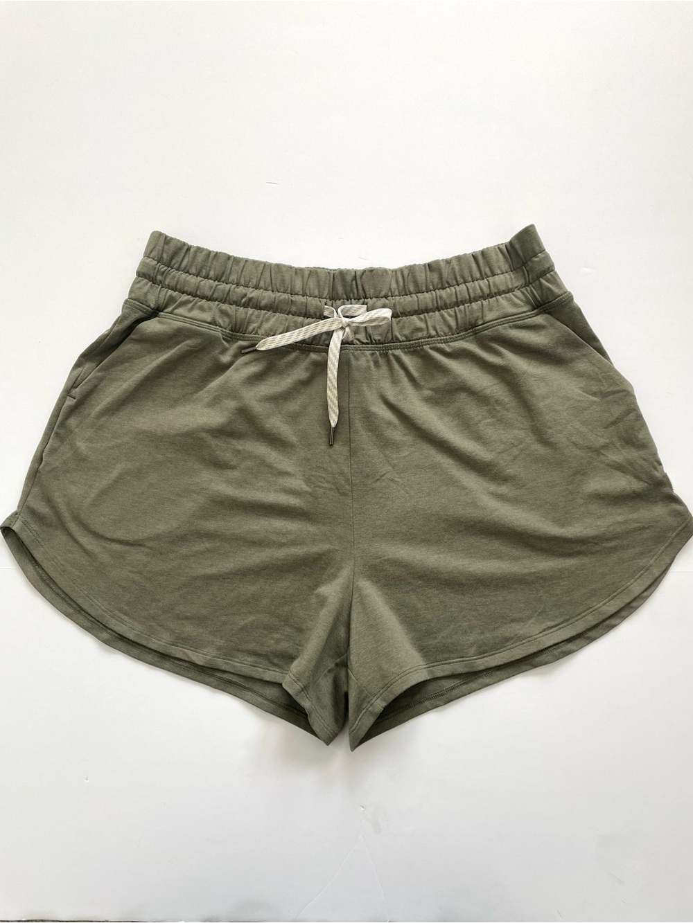 Vuori NWOT Women's Olive Drawstring Lounge Shorts